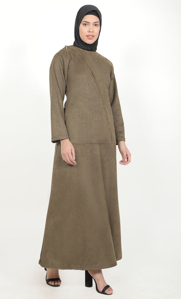 Women's Diagnol Zipper Detailing Abaya With Pockets - EastEssence.com