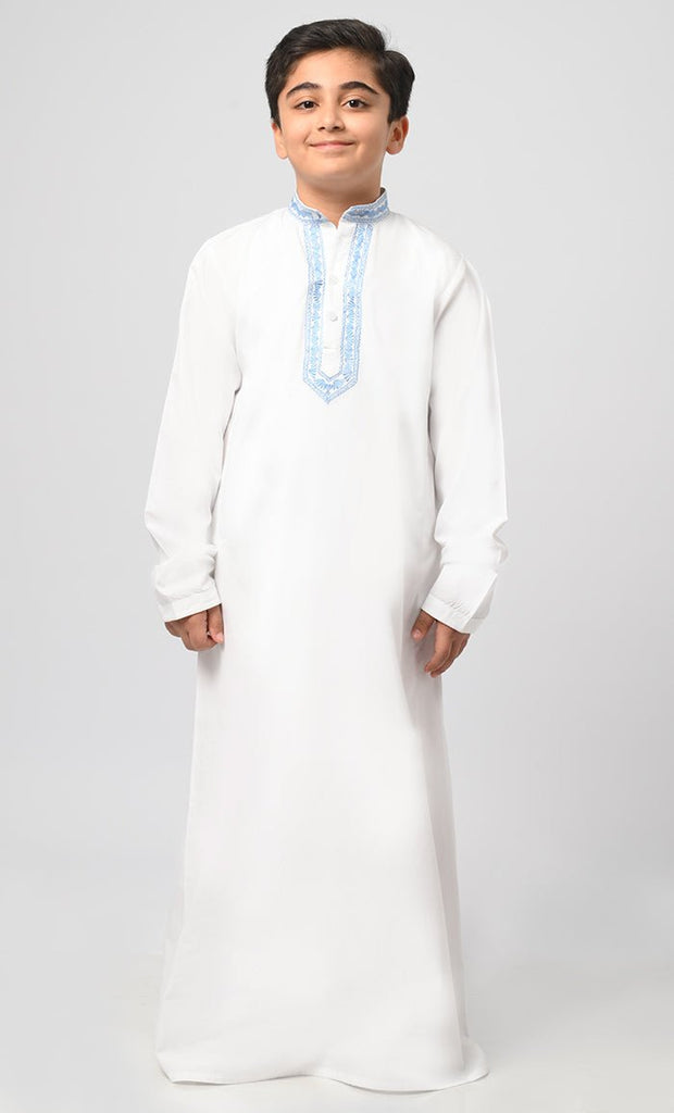 Zubair White Muslim Boys Embroidered Thread Detailing Thobe - EastEssence.com